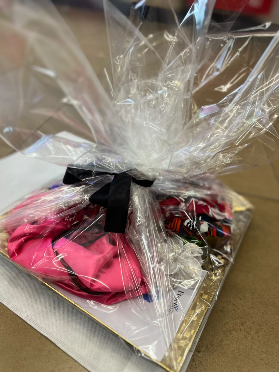Girlfriend's day gift hamper